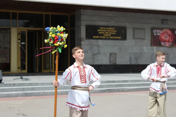 Школярі «промарширували» Луцьком (фото)