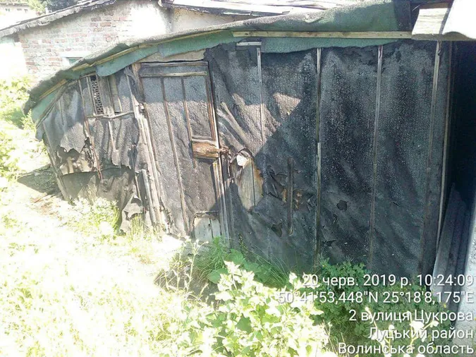 У Луцьку муніципали почали зносити незаконні гаражі і сараї (фото)