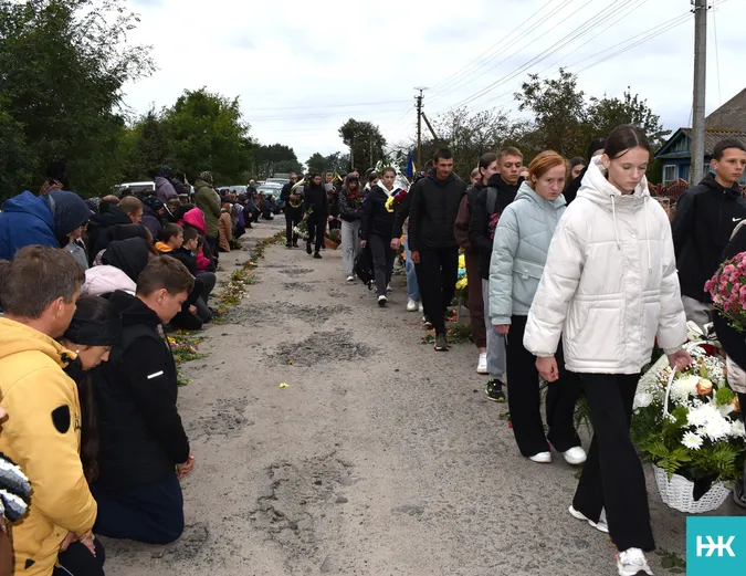 Повернувся не на весілля, а на свій похорон: на Волині попрощалися з капітаном волинської «сотки»