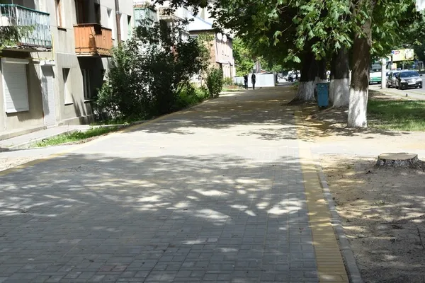 Як у Луцьку ремонтують прибудинкові території (фото)