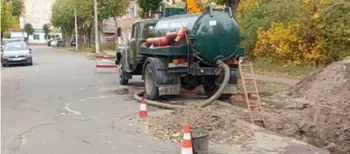 У Ковелі водопровід прогнив наскрізь: на вулиці Степана Бандери стався витік води (фото)