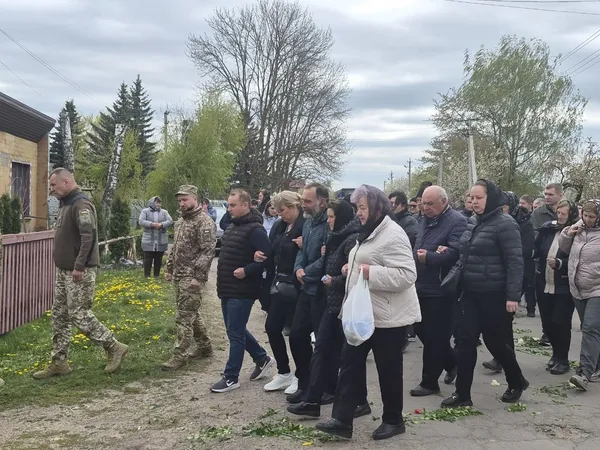 У Іваничах віддали останню шану загиблому Герою Віктору Гошку (фото)