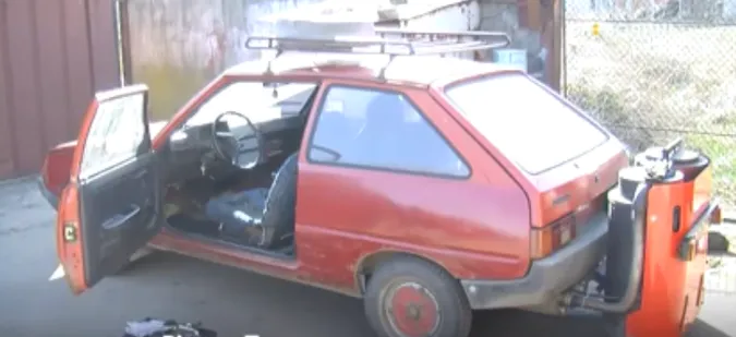 У Луцьку з'явилася «Таврія», яка їздить на дровах (відео)