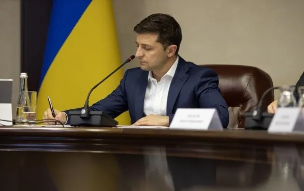 Зеленський підписав антикризовий закон, щоб полегшити життя на карантині