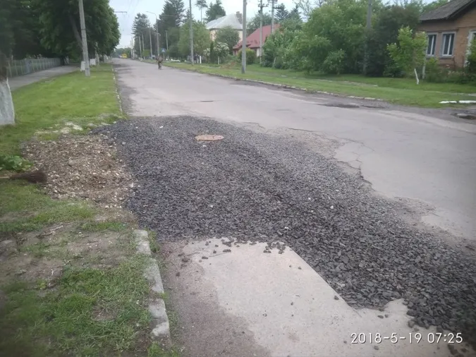 Лучани просять відремонтувати дорогу на Вересневому (фото)