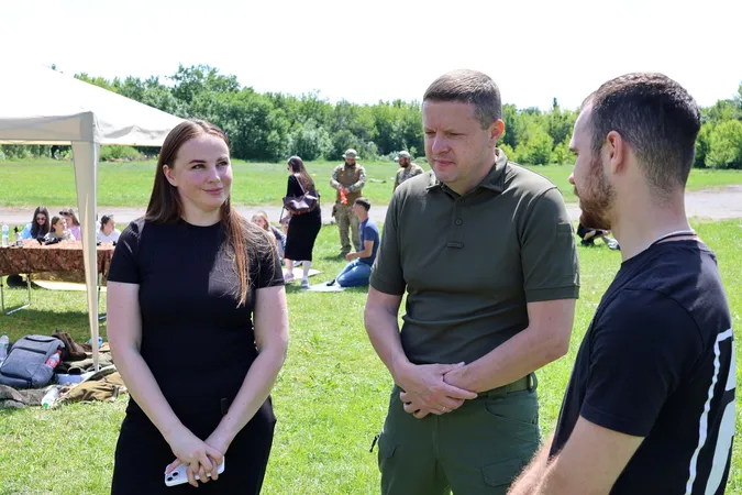 Популярний співак YAKTAK вчився надавати домедичну допомогу у Центрі національного спротиву Волині (фото)