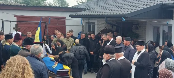 Отримав поранення, несумісні з життям: на Волині попрощалися з воїном Юрієм Атласом (фото)