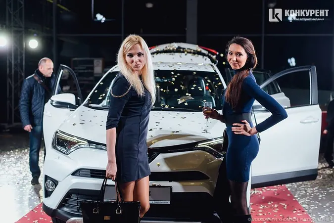 Луцький автосалон провів помпезну презентацію кросовера Toyota RAV4