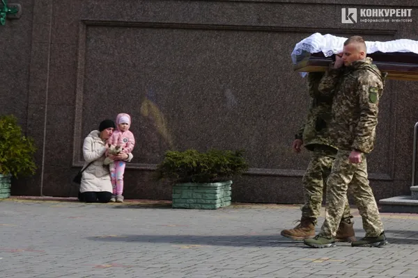 Луцьк на колінах: попрощалися з двома полеглими Героями (фото, відео)