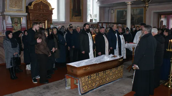 «Віддав своє життя і завдяки йому всі вціліли»: у Рожищі провели в останню путь Анатолія Репша (фото)