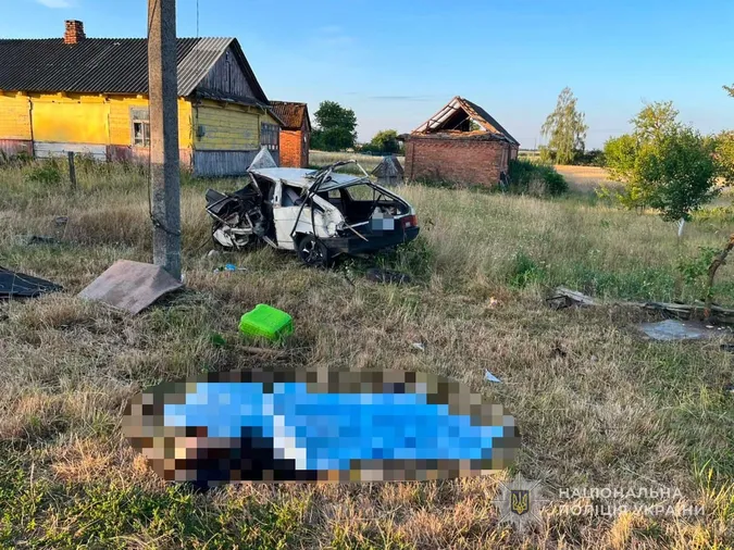 На Волині – жахлива смертельна аварія: двоє загиблих, шестеро людей у лікарні (фото)
