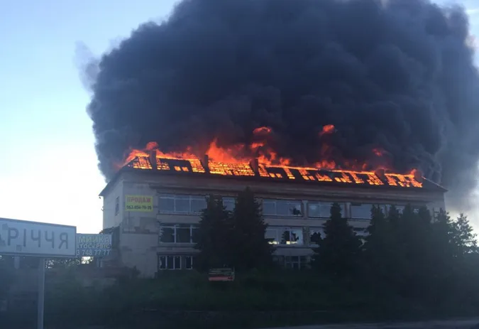Під Володимиром-Волинським горить колишній ресторан
