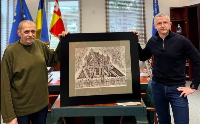 Луцький художник подарував місту понад 100 своїх робіт (фото)