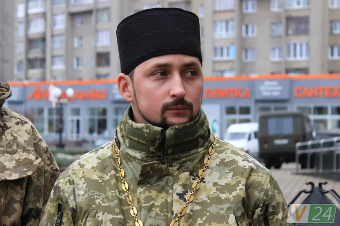 Луцьк: підняли прапор на підтримку військовополонених (фото)