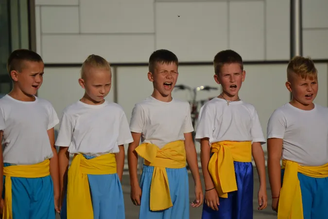 «Промінь» відсвяткував День Прапора із дітьми та гопаком (фото)