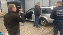 У Луцьку посадовець військкомату допомагав призовникам «відкосити» від армії (фото, відео)