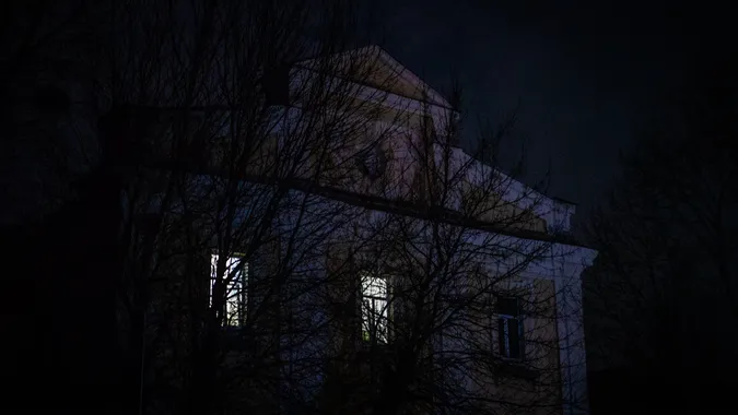 У світлі місяця та ліхтарів: луцький фотограф показав красу нічного міста (фото)