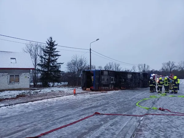 У Польщі перекинувся автобус з близько 60 українцями (фото)