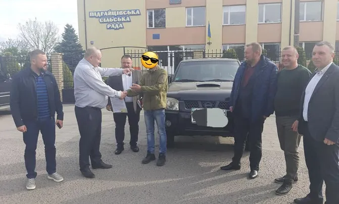 Підгайцівська громада передала на фронт позашляховик (фото)