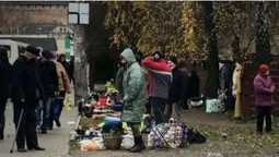 Старе місто перетворюється на Шанхай: лучанина обурила стихійна торгівля на газоні