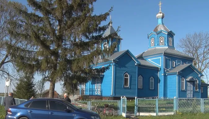 На Волині парафія перейшла до ПЦУ, поки священник садив картоплю