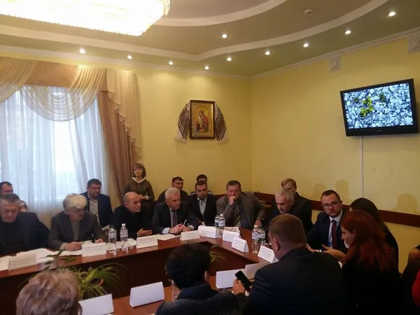 Жителі Рокинь погрожують перекрити дороги через «бардак» зі сміттям