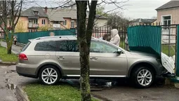 У Нововолинську авто збило жінку на тротуарі біля ліцею (фото)