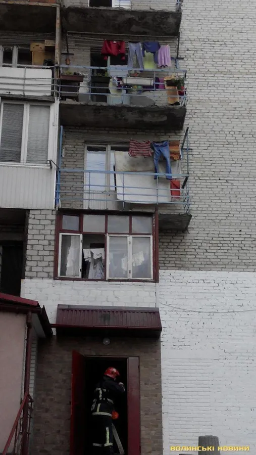У луцькій багатоповерхівці – пожежа через інтернет