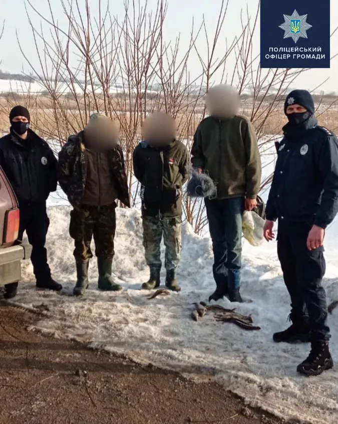 На Волині спіймали браконьєрів, що сітками ловили рибу у річці