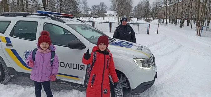 На Волині поліцейські допомогли тим, хто потрапив у скруту через негоду (фото)