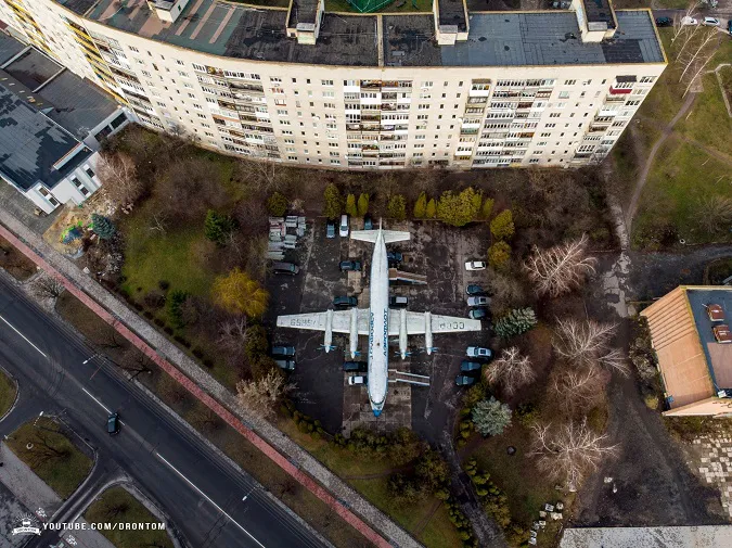 Пасажирський літак посеред спального району – не дивина для лучан (фото)