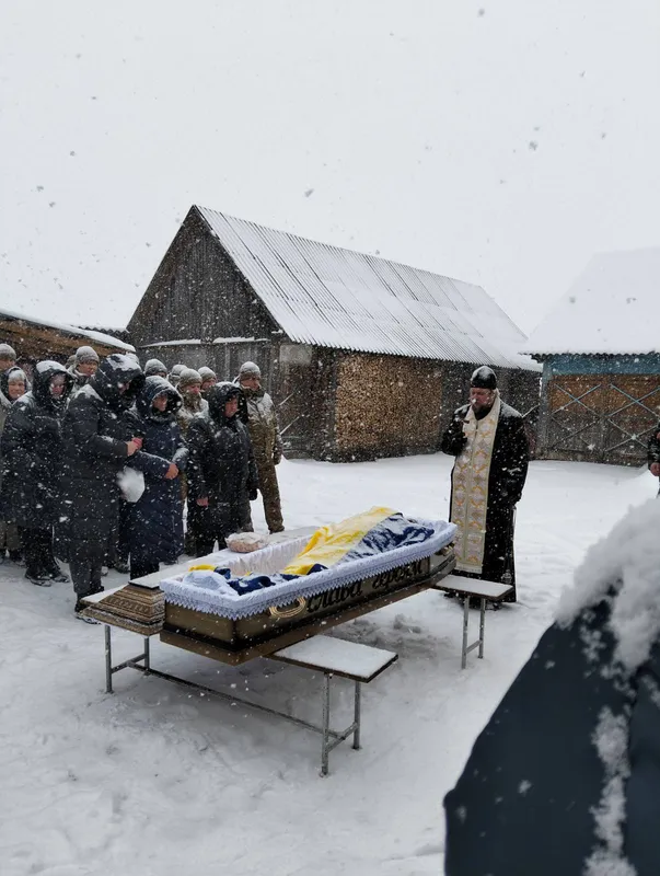 Серце воїна зупинилося в лікарні: на Волині провели в останню путь Василя Ярмолюка