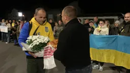 На Волині зустріли звільненого з полону військовослужбовця Василя Кулачука (фото)