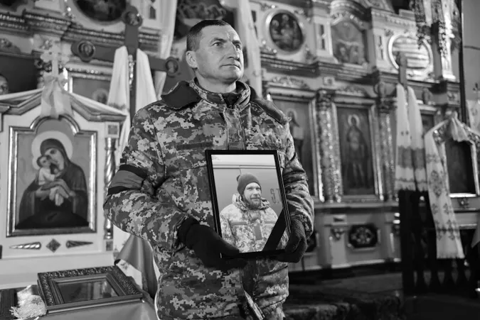 Луцька громада попрощалася із померлим від поранень Романом Мельничуком (фото)