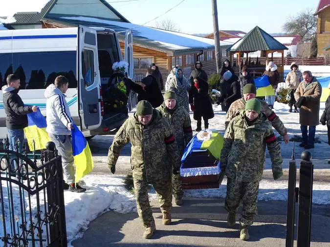 Востаннє додому: на Волині попрощалися з загиблим на Сумщині воїном Павлом Фіщуком