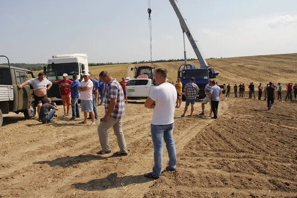 Землі волинського агрохолдингу захоплюють рейдери? (фото, відео)