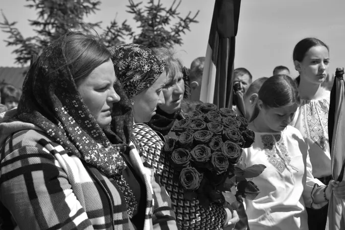 Загинув на Донеччині: Луцька громада попрощалася з Анатолієм Левчуком (фото)