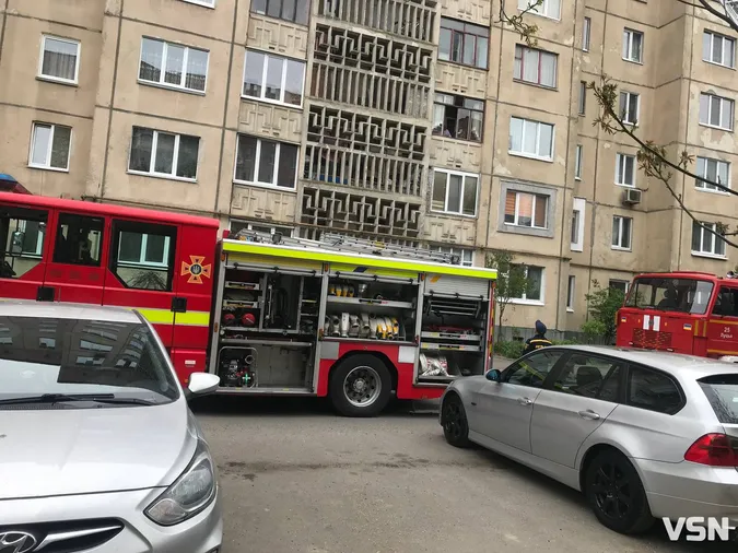 Люди чули вибух: деталі пожежі в багатоповерхівці у Луцьку (фото)
