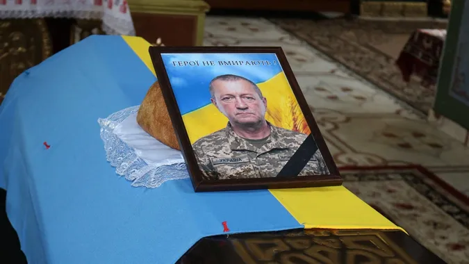 Загинув 2 роки тому: на Волині пропрощалися з воїном Олександром Трофимюком (фото)