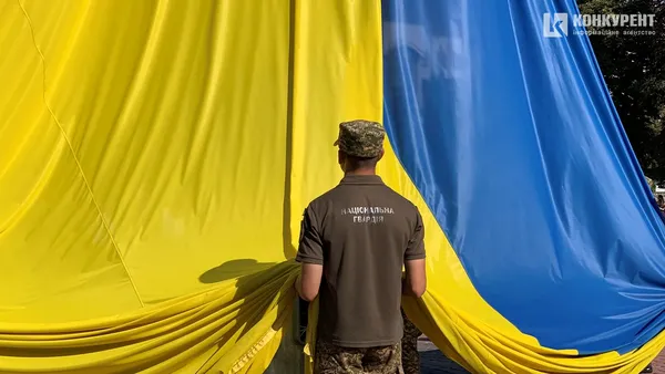 День Прапора: як у Луцьку підіймали найбільший стяг області