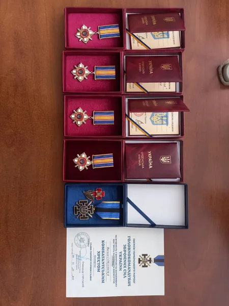 На Волині посмертно відзначили Захисників України: нагороди отримали родини Героїв (фото)