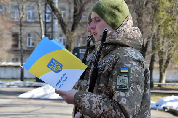 У волинських прикордонників – поповнення: новобранці склали присягу (фото)
