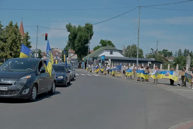 «Полон вбиває»: у Володимирі провели акцію  на підтримку військовополонених (фото)