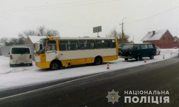 У Луцьку бус в'їхав у маршрутку (фото)