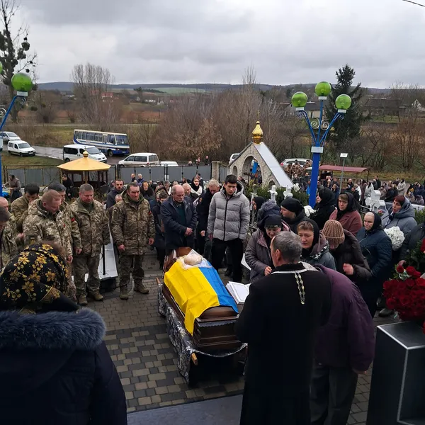 На Волині попрощалися із полеглим захисником Леонідом Рекрутом (фото)