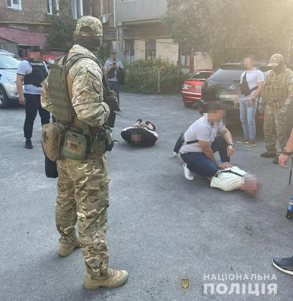 У Дніпрі волонтер торгував гуманітарними бронежилетами (фото)