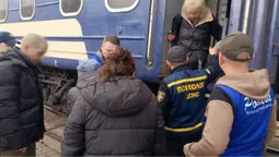 На Волині зустріли евакуаційний потяг з українцями із Донеччини (фото)