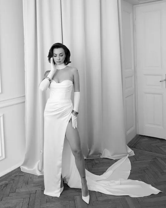 Двометровий пес Патрон і ніжний фотосет: як комік Віктор Розовий святкував весілля