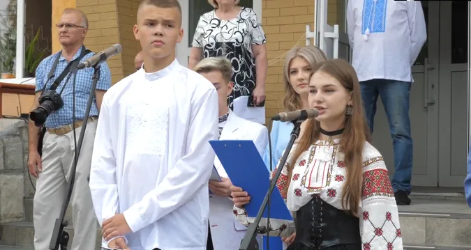 У Луцькому ліцеї №1 пролунав перший дзвінок (відео)