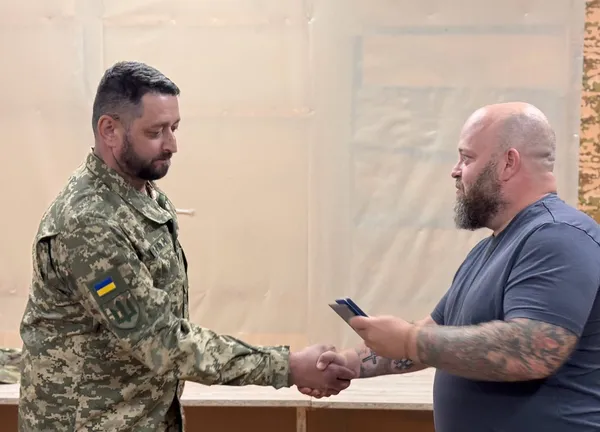 Бійців волинської «Сталевої Сотки» нагородили відзнаками «Захиснику Луганщини» (фото)